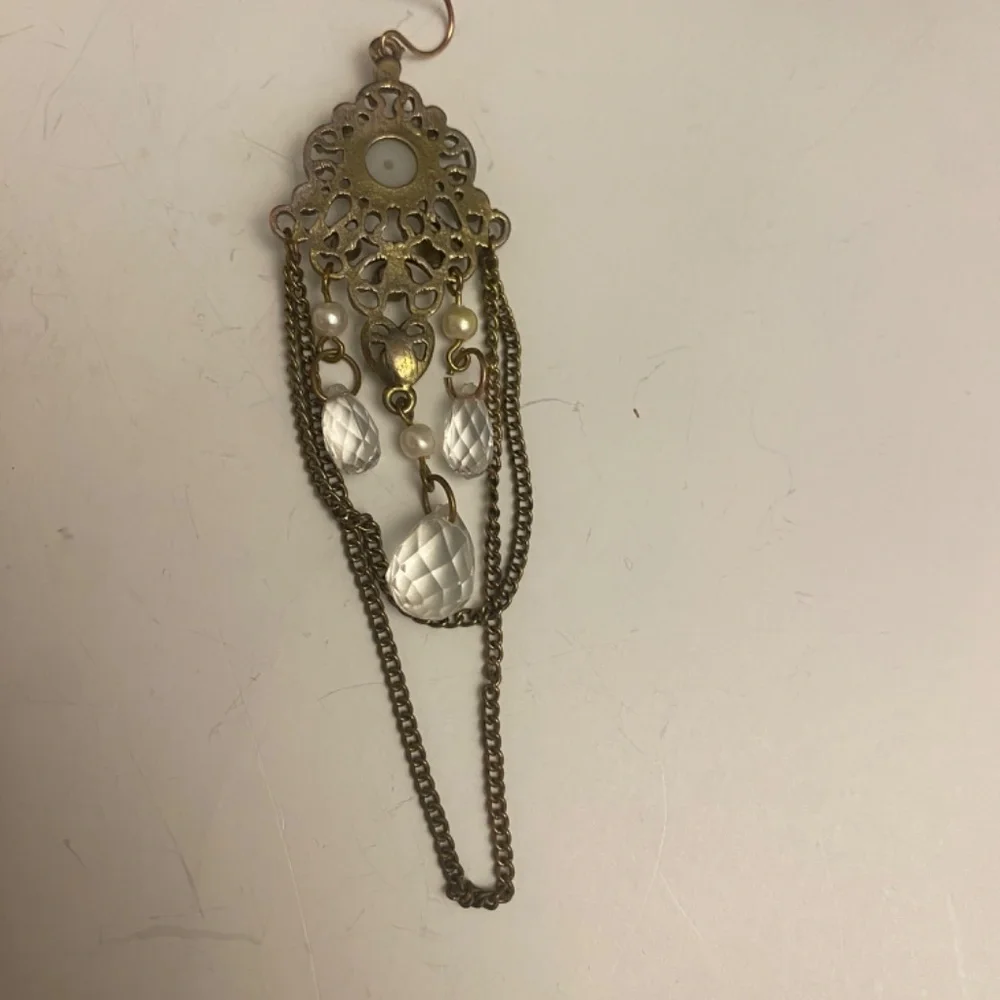 Gold and White Chandelier Earrings,‎ 4
